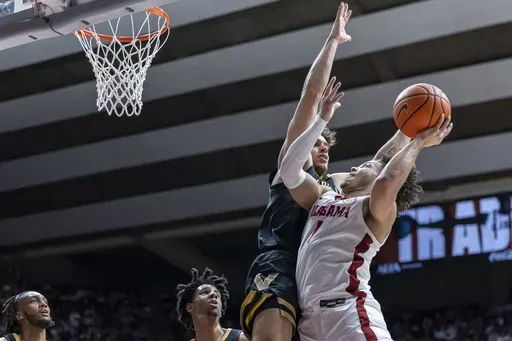 Alabama guard Mark Sears (1) works against Vanderbilt guard Chris Mañon, left, during the second half of an NCAA college basketball game, Tuesday, Jan. 21, 2025, in Tuscaloosa, Ala. (AP Photo/Vasha Hunt)