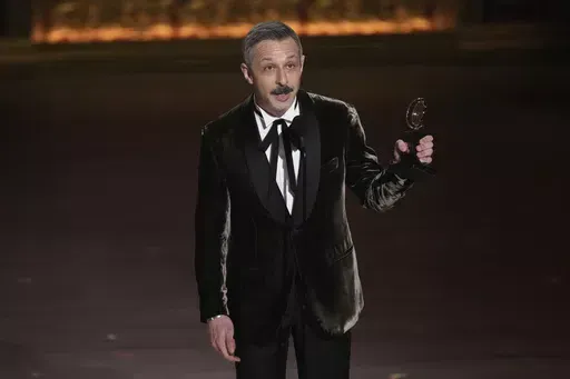 Jeremy Strong accepts the award for best performance by an actor in a leading role in a play for "An Enemy of the People" during the 77th Tony Awards on Sunday, June 16, 2024, in New York. (Photo by Charles Sykes/Invision/AP)
