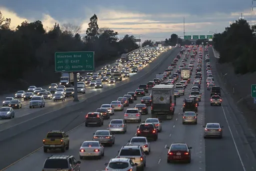Evening rush hour traffic fills Highway 50, Jan. 26, 2017, in Sacramento, Calif. (AP Photo/Rich Pedroncelli, File)