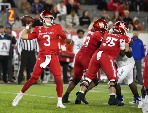 Houston quarterback Clayton Tune (3) passes the ball during the first half of the team's NCAA college football game against Tulsa on Saturday, Nov. 26, 2022, in Houston. (Karen Warren/Houston Chronicle via AP)