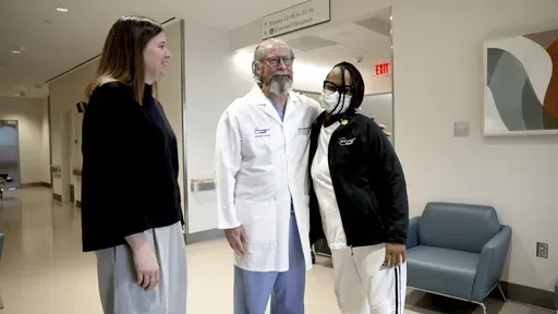 Pig kidney recipient Towana Looney stands with transplant surgeons Dr. Jayme Locke, left, now of the U.S. Health Resources & Services Administration and Dr. Robert Montgomery of NYU Langone Health, center, on Dec. 10, 2024, at NYU Langone Health, in New York City. (AP Photo/Shelby Lum)