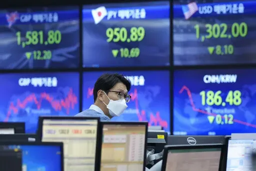 A currency trader works at the foreign exchange dealing room of the KEB Hana Bank headquarters in Seoul, South Korea, Tuesday, Dec. 20, 2022. (AP Photo/Ahn Young-joon)