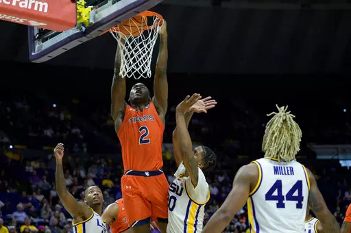 Auburn forward Jaylin Williams (2) dunks against LSU forward Derek Fountain, center, during the first half of an NCAA college basketball game in Baton Rouge, La., Wednesday, Jan. 18, 2023. (AP Photo/Matthew Hinton)