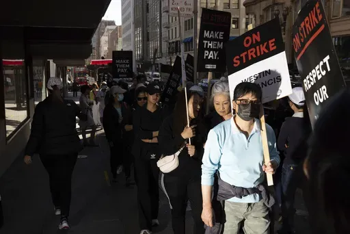 Hotel workers picket outside the Westin St. Francis Monday, Sept. 2, 2024, in San Francisco. (AP Photo/Benjamin Fanjoy)