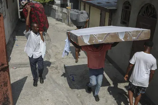 Residents flee their homes to escape gang violence in the Nazon neighborhood of Port-au-Prince, Haiti, Thursday, Nov. 14, 2024. (AP Photo/Odelyn Joseph)