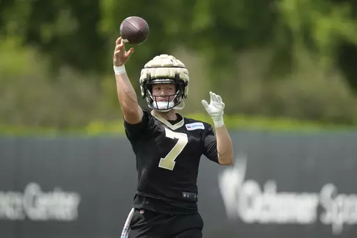 New Orleans Saints tight end Taysom Hill (7) runs through drills at the team's NFL football minicamp in Metairie, La., Thursday, June 15, 2023. (AP Photo/Gerald Herbert)