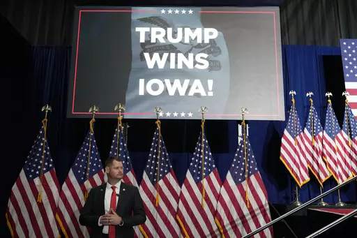 A U.S, Secret Service agent stands his post before Republican presidential candidate former President Donald Trump speaks at a caucus night party in Des Moines, Iowa, Monday, Jan. 15, 2024. (AP Photo/Andrew Harnik)