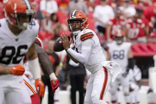 Cleveland Browns quarterback Kellen Mond (7) looks to pass during an NFL preseason football game against the Kansas City Chiefs Saturday, Aug. 26, 2023, in Kansas City, Mo. The New Orleans Saints have agreed to contract terms with free agent quarterback Kellen Mond, who'll compete for a back-up role behind second-year starter Derek Carr. Saints general manager Mickey Loomis did not disclose financial details when he announced Mond's contract agreement on Friday, April 12, 2024,(AP Photo/Ed Zurga